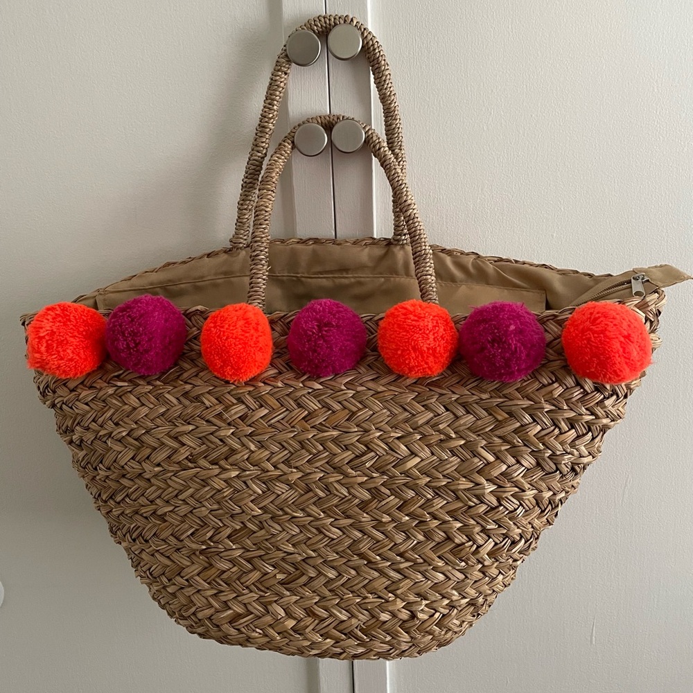 Large Woven Straw Tote Bag with Pom Pom Excellent Shape No Stains NWOT